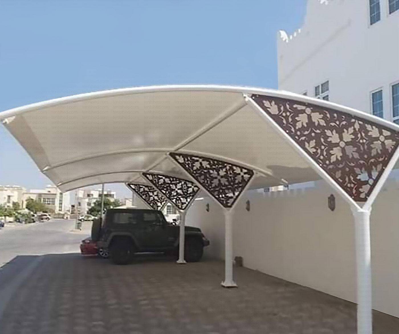 The Arch cantilever car parking shade prevents the vehicle dashboard from fading The Arch cantilever car parking shade prevents the vehicle dashboard from fading